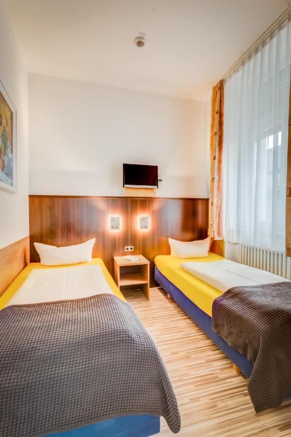 Gaestehaus Centro Albert Gmbh Констанц Экстерьер фото