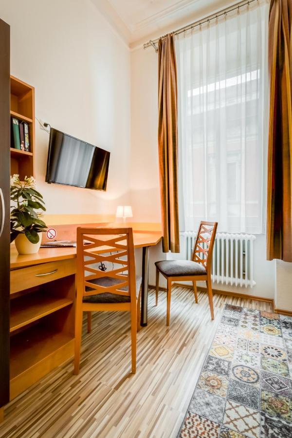 Gaestehaus Centro Albert Gmbh Констанц Экстерьер фото